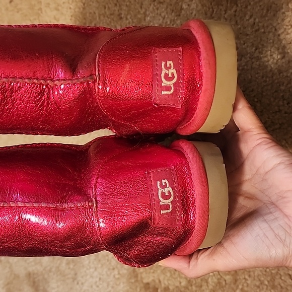 UGG Big Kid's Classic Metallic Sparkle Short Boots - Picture 6 of 14